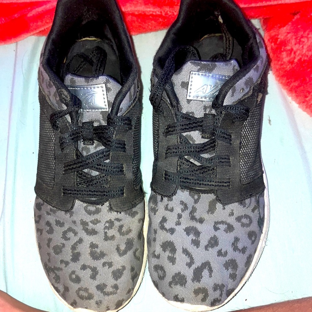 Avia size 6